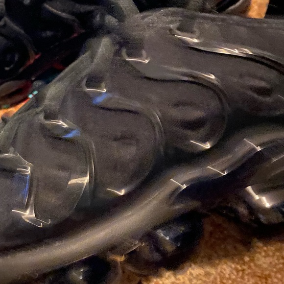 Size 9 Air Max , worn once w/ love. These are a great buy - Picture 3 of 8